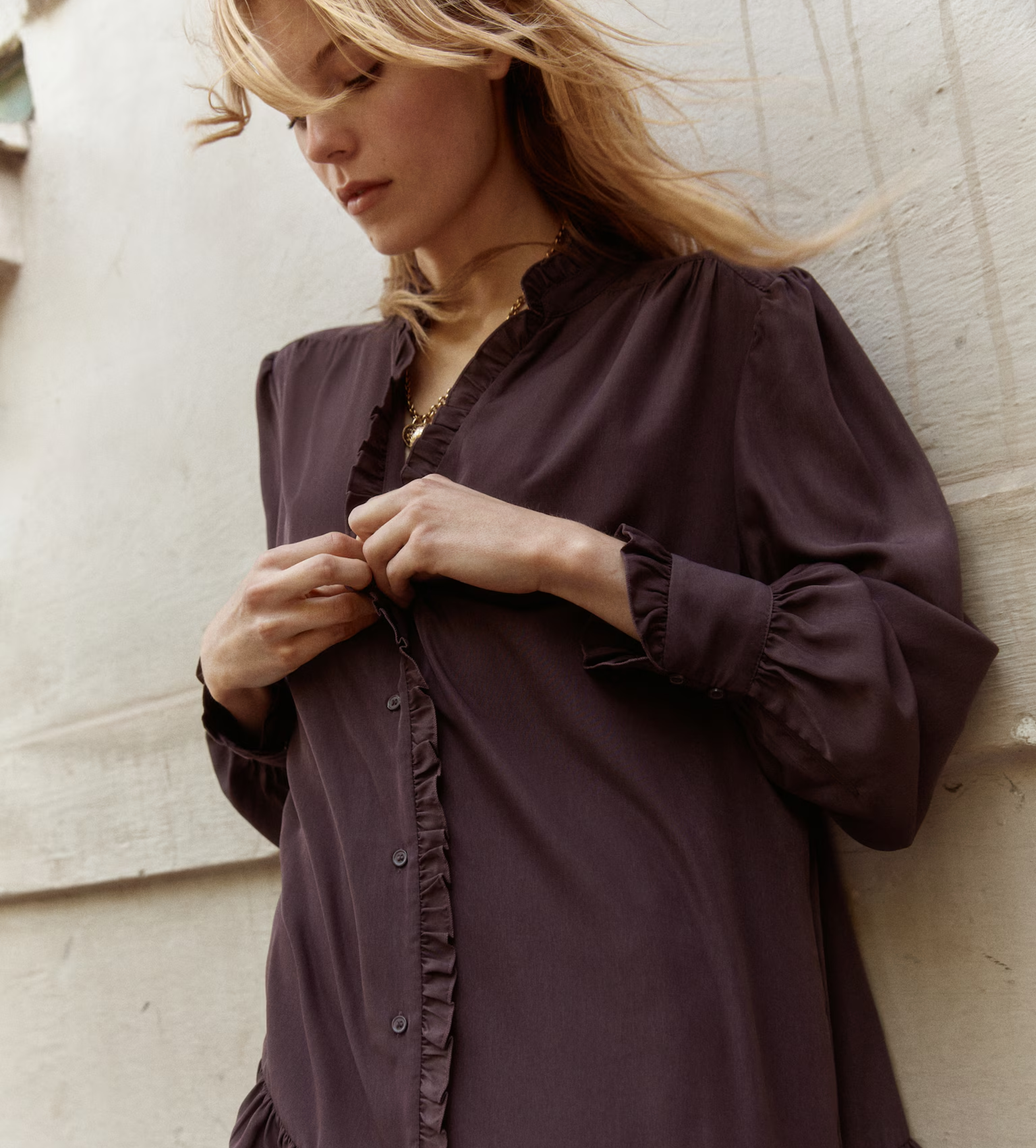 Super promotion – buy one,\nget the cheaper product for free.